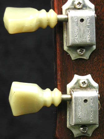 1970 Gibson ES-175D machine head detail