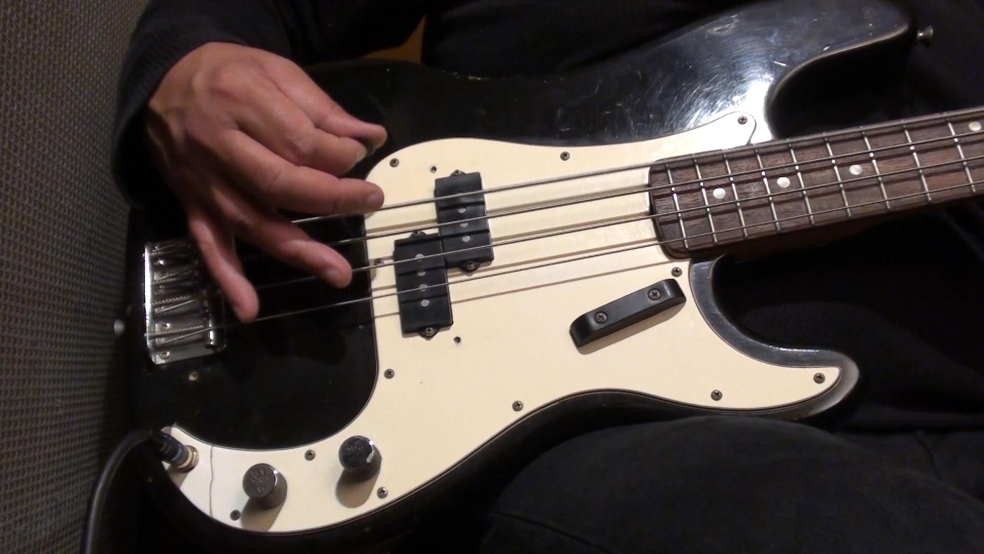 1972 Fender Precision bass >> Vintage Guitar and Bass