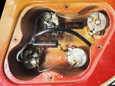 Gibson Les Paul Custom control cavity