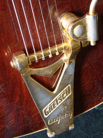 1976 Chet Atkins Gretsch Country Gentleman - Bigsby tailpiece detail