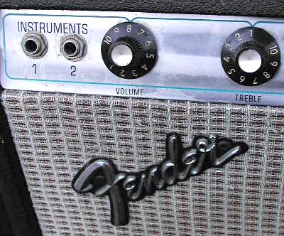 Fender Champ electric guitar amplifier - inputs and Fender logo