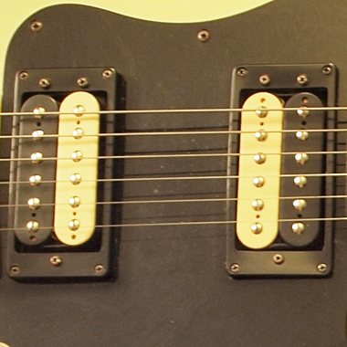 The GGC-700 was fitted with dual scratchplate-mounted Dirty Fingers pickups