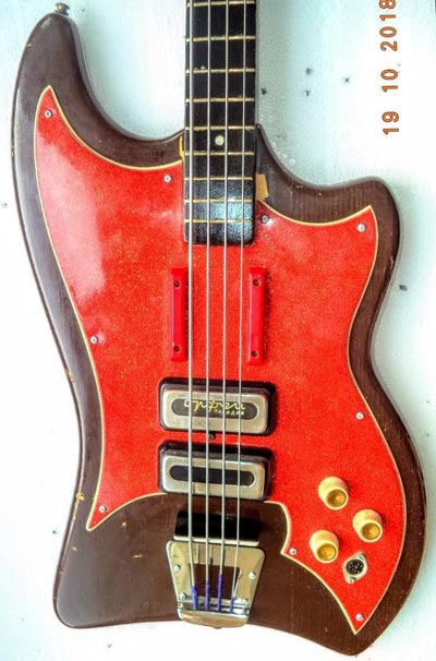 Orpheus bass, Guild Jetstar style